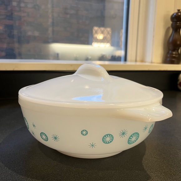 Vintage Glasbake Two Quart Covered Casserole Dish - Picture 2 of 13